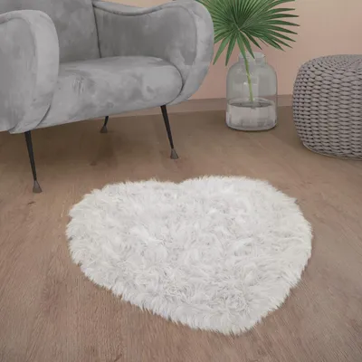Produktbild von Kunstfell Fellteppich Imitat Teppich Hochflor Sitzkissen Herzform Rund Fell Form Grösse 80x75 cm Herz-Form