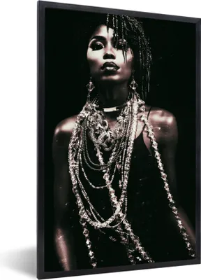 Produktbild von MuchoWow® MuchoWow® Gerahmtes Poster Frau - Schmuck - Ohrringe 60x90 cm - Poster mit zchwarzem Bilderrahmen - Kunst
