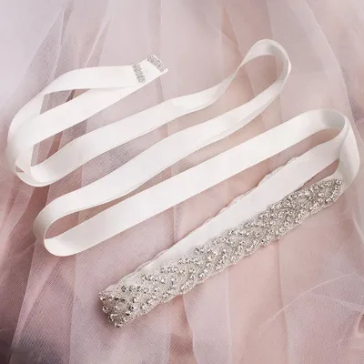 Immagine prodotto di Cintura Bridal Bianca con Decorazione in Cristallo - Eleganza per il Tuo Matrimonio KP12653