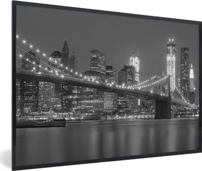 Produktbild von MuchoWow® MuchoWow® Gerahmtes Poster Brooklyn-Brücke - Schwarz - Weiß - Licht 90x60 cm - Poster mit zchwarzem Bilderrahmen - Fotorahmen - Foto-Plakat