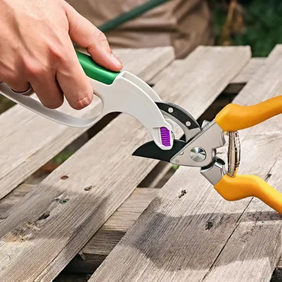Produktbild von Multi-Schärfer - 7 Schleifmodule - Flexibler Schärfer für Gartenscheren, Heckenscheren - Meißel, Astschneider - Messerschärfer Ambossmesser