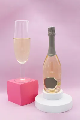 Produktbild von Winkee - XL Sektglas – Riesiges Sektglas für eine ganze Flasche