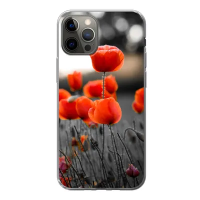 Produktbild von MuchoWow® Handyhülle Schutzhülle Hülle für iPhone 13 Pro Rote Mohnblumen vor schwarzem und weißem Hintergrund Silikon Softcase Handy Hülle - Handy-Tasche