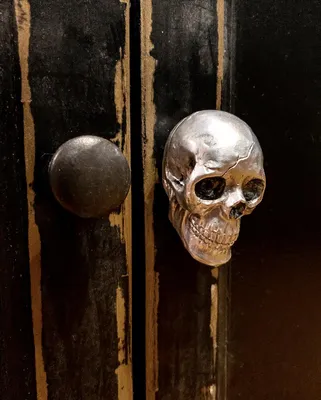 Produktbild von Silberner Totenkopf als Schubladengriff & Türknauf