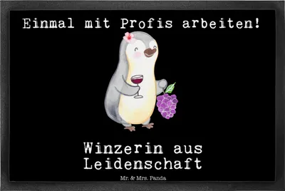 Produktbild von Mr. & Mrs. Panda Fussmatte Winzerin Leidenschaft 40 x 60 cm - Schwarz - Geschenk, Schmutzfänger, bodenmatte, Schmutzfangmatte, fußmatte, Schmutzmatte