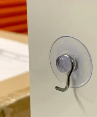 Obrázek produktu pro Sada 48 malých přísavek s kovovým háčkem (průměr 25 mm )