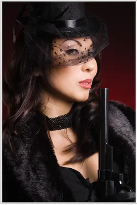 Produktbild von Wallario Wandbild Lady in Black - Sexy Dame mit gefährlichem Charme, Größe: 61 x 91,50 cm, Poster mit weißem Aluminiumrahmen