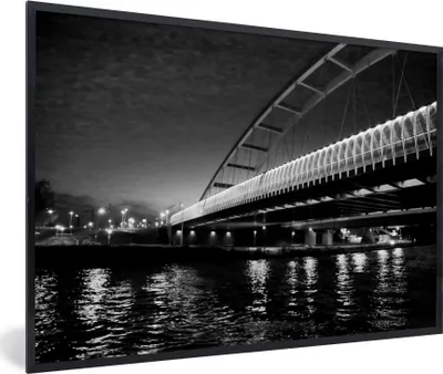Produktbild von MuchoWow® MuchoWow® Gerahmtes Poster Brücke über den Rhein in der niederländischen Stadt Utrecht - schwarz und weiß 60x40 cm - Poster mit zchwarzem Bilderrahmen - Printing - Wanddeko Schlafzimmer