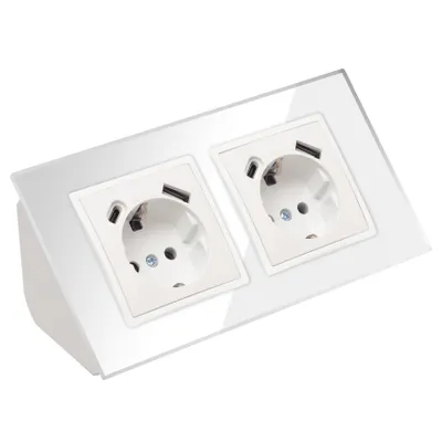 Produktbild von Glas Ecksteckdose 2-fach Steckdose mit USB und USB-C Steckdosenblock 45° Verteilerdose weiß.