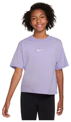 Immagine prodotto di Nike – maglietta a maniche corte da bambino, modello Sportswear Essentials, taglio boxy, taglia XL / età 13-15 anni