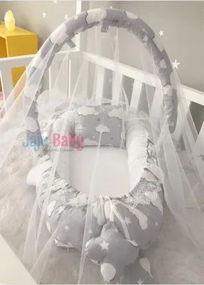 Produktbild von Jaju Baby Babynest mit Kissen und Moskitonetz, Wolkenmuster Grau, 100 x 60 cm