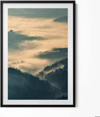 Produktbild von Berglandschaft mit Wäldern im Nebel– Wandbild mit Rahmen – Gerahmtes Bild  – Wanddekoration – 70x100 cm –  Schwarz Rahmen