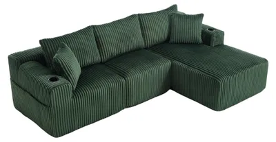 Imagen del producto de Sofá de esquina de tres plazas, tapizado en terciopelo verde texturizado, con 5 cojines y bolsillos