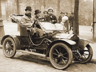 Produktbild von Oldtimer Kunstdruck Bild - Brouhot Phaeton In Paris, 1910 (60 x 80 cm)
