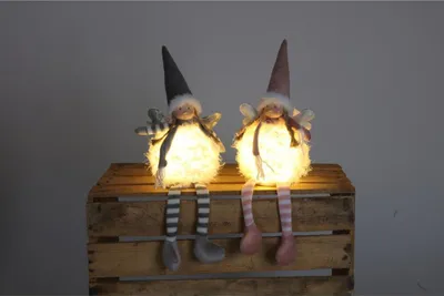 Produktbild von 8 Stück Weihnachtsdeko Engel mit LED Kantenhocker sitzend 8 Figuren 18x12x48 cm