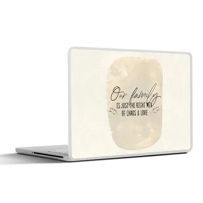 Produktbild von MuchoWow® Laptop Aufkleber Sticker Cover Zitate - Familie - Unsere Familie ist genau die richtige Mischung aus Chaos und Liebe - Sprüche 31x22.5 cm - Laptop-Deko