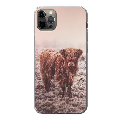 Produktbild von MuchoWow® Handyhülle Schutzhülle Hülle für iPhone 13 Pro Max Schottische Highlander - Schnee - Sonne Silikon Softcase Handy Hülle - Mobiltelefon