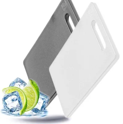 Immagine prodotto di Tagliere in plastica 30x20x1 cm senza BPA per la cucina