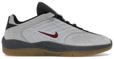 Zdjęcie produktu dla Nike SB Vertebrae w kolorach: jasnoszary, ciemnoszary, czarny, ciemnoczerwony - rozmiar EU 38