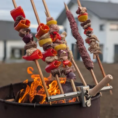 Immagine prodotto di Supporto per pesce | Asado Grill| con innovativa regolazione in altezza per barili da fuoco, ciotole da fuoco e griglie a bollitore