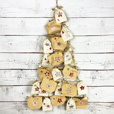 Produktbild von Oblique Unique DIY Adventskalender Set - 12 Kraftpapier Tüten + 12 Baumwollsäckchen + 24 Zahlen Sticker uvm. für Weihnachten Advent Deko