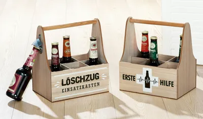 Produktbild von Gilde Flaschenträger, Hilfe, Schriftzug, MDF, naturfarben, VE 4, 2fach sortiert Höhe: 29.50 cm Breite: 26.00 cm Tiefe: 17.00cm 49050