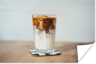 Produktbild von MuchoWow® Poster Eine Tasse Eiskaffee auf einem Holztisch 180x120 cm - Fotoplakat