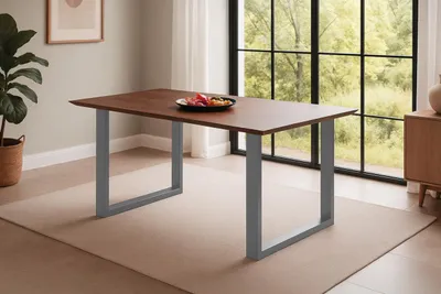 Produktbild von Esszimmertisch Rita | 140 x 80 cm | Akazienholz massiv | Kastanienfarbig | Schweizer Kante | U-Gestell Metall Silber | pflegeleichter Esstisch/Holztisch für Esszimmer & Küche