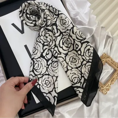 Immagine prodotto di Sciarpa DI-33790 - Eleganza in Bianco e Nero KP33790