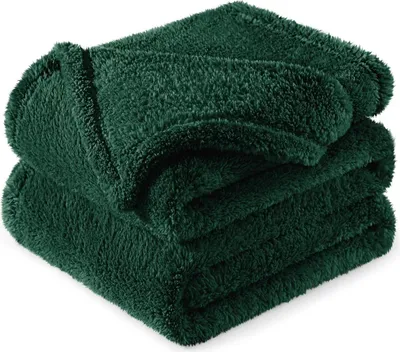 Produktbild von Kuscheldecke Fleece Decke für Sofa, Flauschig Kuschelig und Warm Wohndecke Plüschdecke für alle Jahreszeiten, 150 x 200 cm, Dunkelgrün