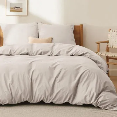 Imagen del producto de Juego de sábanas Unyqoos® de 220 x 240 cm, confeccionado en algodón suave, incluye 2 fundas de almohada de 80 x 80 cm, color beige, certificado , con cierre de cremallera, con cantoneras y fácil de cuidar