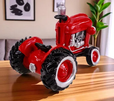 Produktbild von Kremers Schatzkiste Spardose Traktor rot Handbemaltes Polyresin Sparschwein 16cm