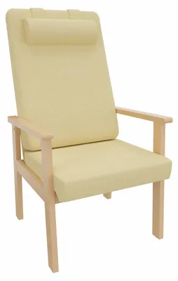 Productafbeelding van Zorgstoel Alexandra met armleuningen – Comfortabele fauteuil voor senioren met armleuningen, geschikt voor zorg en wonen. Bekleding: Clean-stof Como, kleur crème. Bodemglijders: kunststof, wit