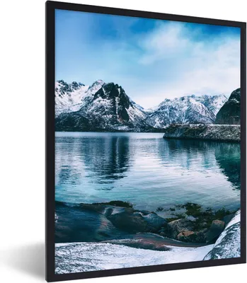 Produktbild von MuchoWow® Gerahmtes Poster Wasser - Berge - Natur 60x80 cm - Poster mit Schwarzem Bilderrahmen Wandposter Rahmen Foto Bilder - Premium - Wanddeko Wohnzimmer