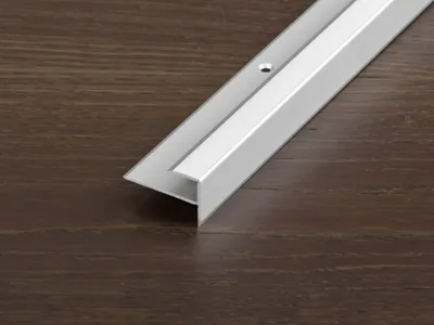 Produktbild von PROLINE Silber 1000x50x30mm Treppenkantenprofil, Aluminium eloxiert, für Hartbodenbeläge, mit Einschub für Trittstufe, gerilltes Deckprofil, einfache Verlegung