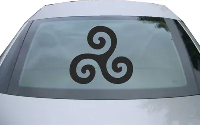 Produktbild von Indigos UG - Aufkleber Heckscheibe & Motorklappe DE2459 - schwarz - 600x549 mm - Triskele - Auto Scheiben Fenster Heckklappe Tuning Racing JDM - Die cut