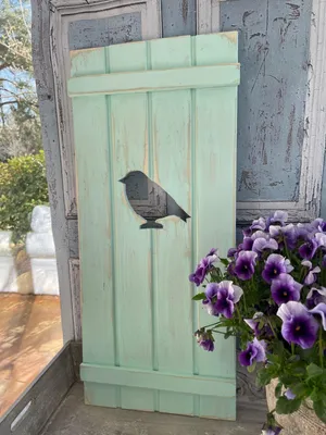 Produktbild von Landhaus Fensterladen Vogel in lindgrün, Shabby antique chic Handgefertigt