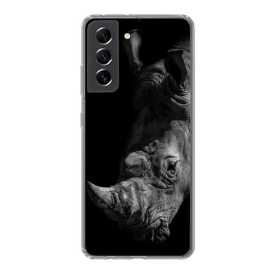 Produktbild von MuchoWow® Handyhülle Schutzhülle Hülle für Samsung Galaxy S21 FE Nahaufnahme eines Nashorns auf schwarzem Hintergrund Silikon Softcase Handy Hülle - Mobiltelefonhülle