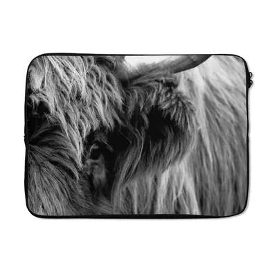 Produktbild von MuchoWow® Laptop Hülle 14 ZollScottish Highlander - Auge - Schwarz - Weiß Laptoptasche - Laptoptasche - Stoßsicher - Schutzhaube