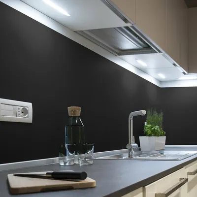 Produktbild von Dekorative Vinyl-Klebefolie auf Meterware – Waschbarer, wasserfester Aufkleber für Wände, Küchen und Möbel – 60 cm x 50 m – Schwarz