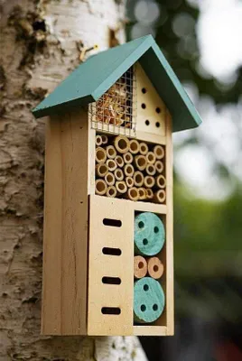 Produktbild von Famanu Insektenhotel aus Holz - Nistplatz für Bienen und Nützlinge