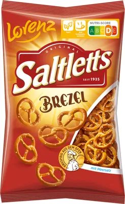 A bag of Lorenz Saltletts Brezel mit Meersalz.