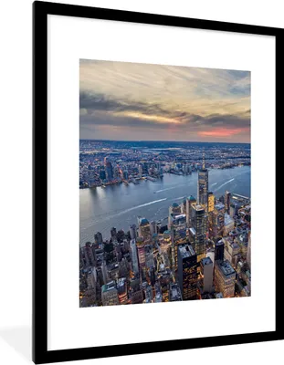 Produktbild von MuchoWow® MuchoWow® Gerahmtes Poster New York - Wasser - Sonnenuntergang 60x80 cm - Poster mit zchwarzem Bilderrahmen - Wohnzimmer - Dekorationen - Prämie