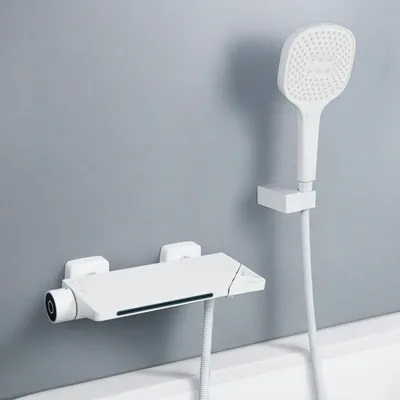 Badkraan Wasserfall mit Handbrause, Wandmontage, Messing, Weiß