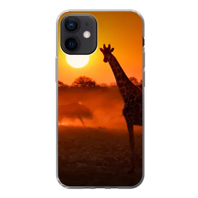 Produktbild von MuchoWow® Handyhülle Schutzhülle Hülle für iPhone 12 Giraffe - Sonne - Savanne Silikon Softcase Handy Hülle - Schutzhülle