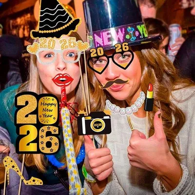 Produktbild von Famanu Fotoaccessoires 2023 - 41 Stück Schwarz-Goldene Props für die Photo Booth