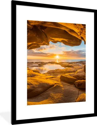Produktbild von MuchoWow® Gerahmtes Poster Höhle - Meer - Horizont - Sonnenuntergang 60x80 cm - Poster mit Schwarzem Bilderrahmen Wandposter Rahmen Foto Bilder - Wohnzimmer - Dekorationen - Prämie