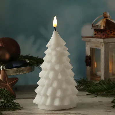 Produktbild von LED Kerze Tannenbaum - Echtwachs - flackernde 3D Flamme - H: 16cm - D: 9cm - weiß