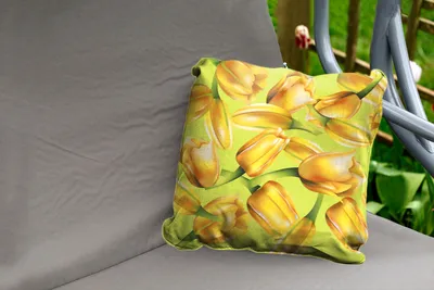 Produktbild von MuchoWow® Outdoor Kissen - Eine Illustration von gelben Tulpen auf einem grünen Hintergrund - 45x45 cm - Wetterfest - Lounge Kissen - Fotokissen - Dekoratives Kissen