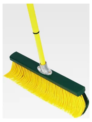 Produktbild von Krallenbesen mit Tiefenwirkung - Straßenbesen mit abgewinkelten Krallenborsten - Gartenbesen mit Teleskopstiel - Spezialbesen für Haus, Hof und Garten - Breite: 45 cm